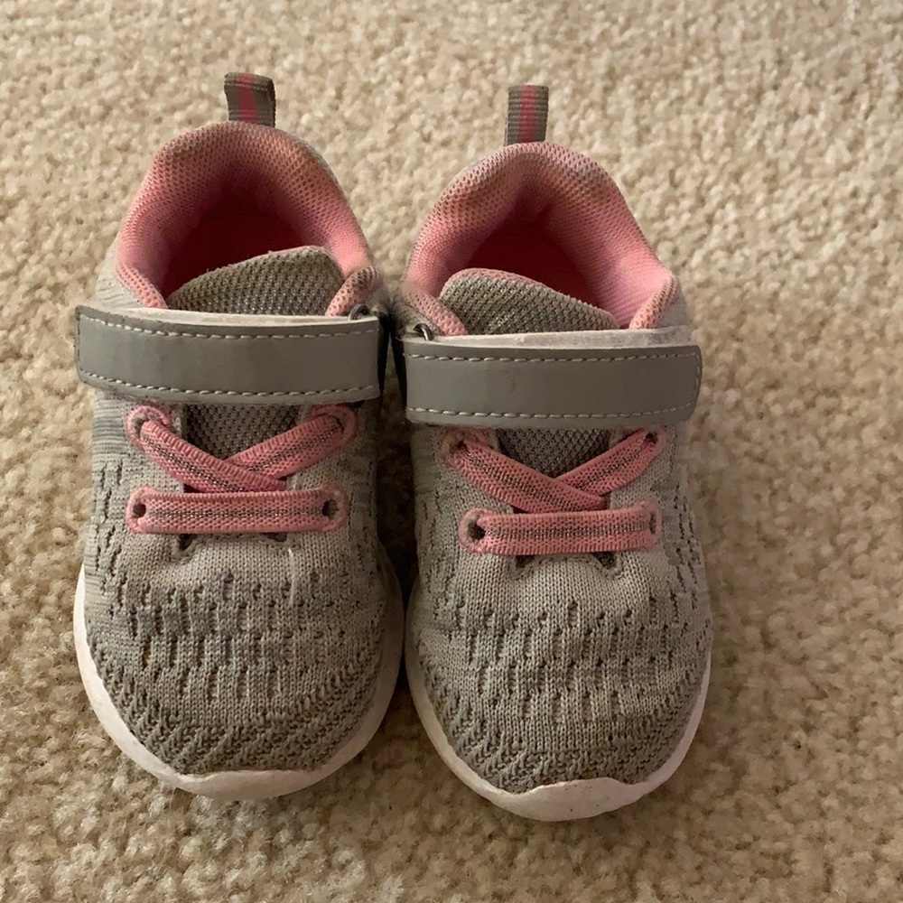 Toddler girl tennis shoes size 6